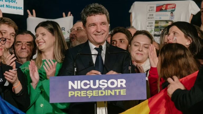 romanyada-cumhurbaskani-seciminin-galibi-nicusor-dan-5ddrDgGa.jpg